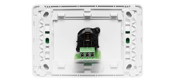 6400-3-pin-xlr-horizontal-microphone-wallplate-clipsal-pro-1.jpg